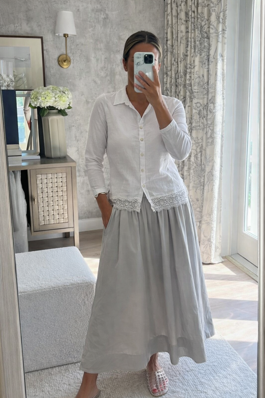 The feminine linen lace shirt