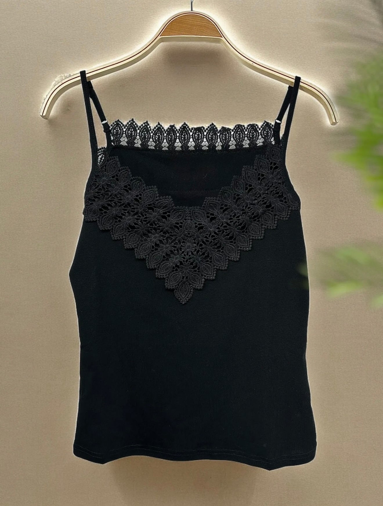 Chic embroidery tank top