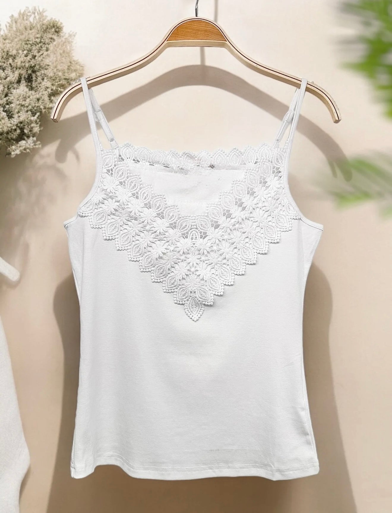 Chic embroidery tank top