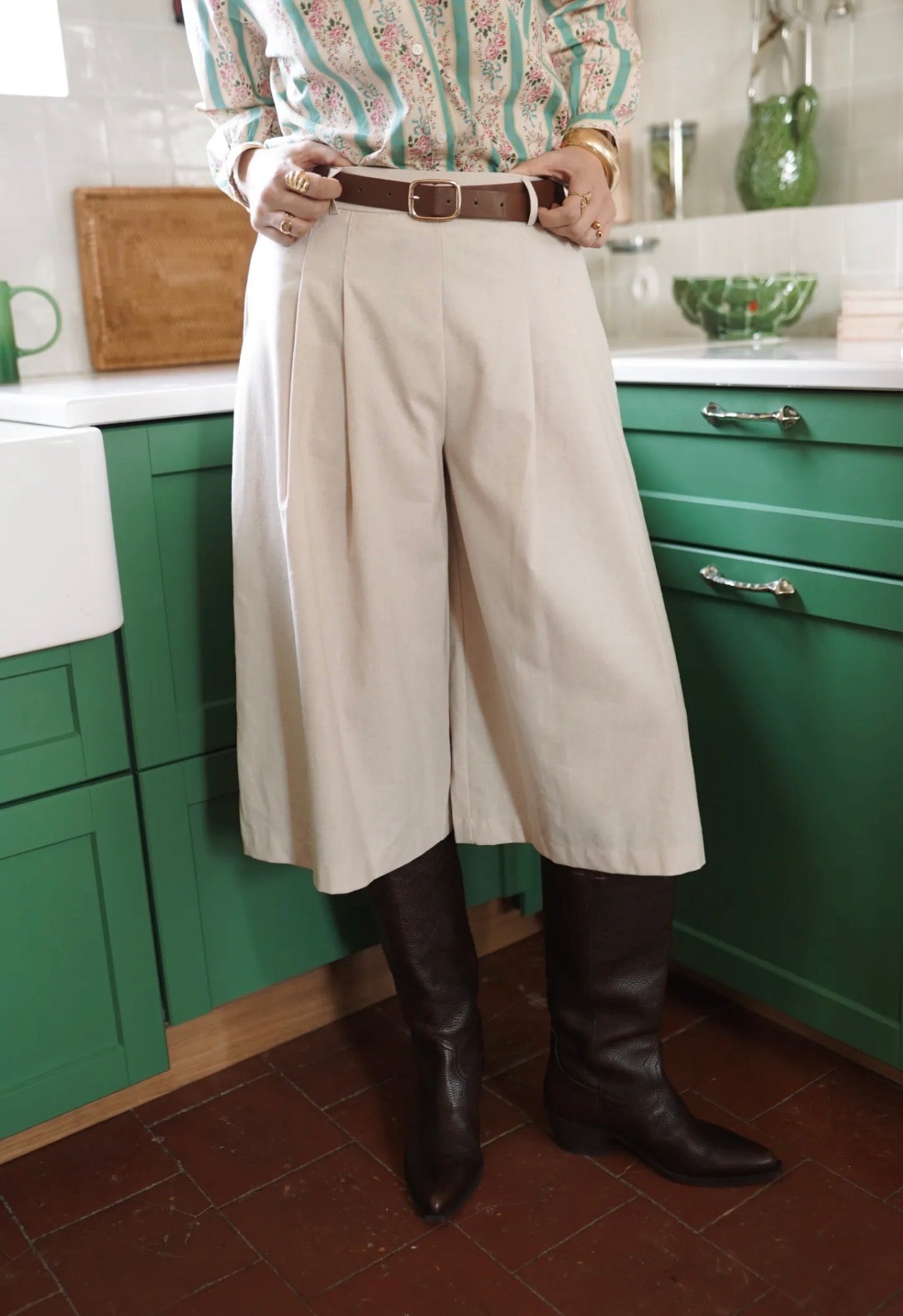 Beige cropped linen trousers