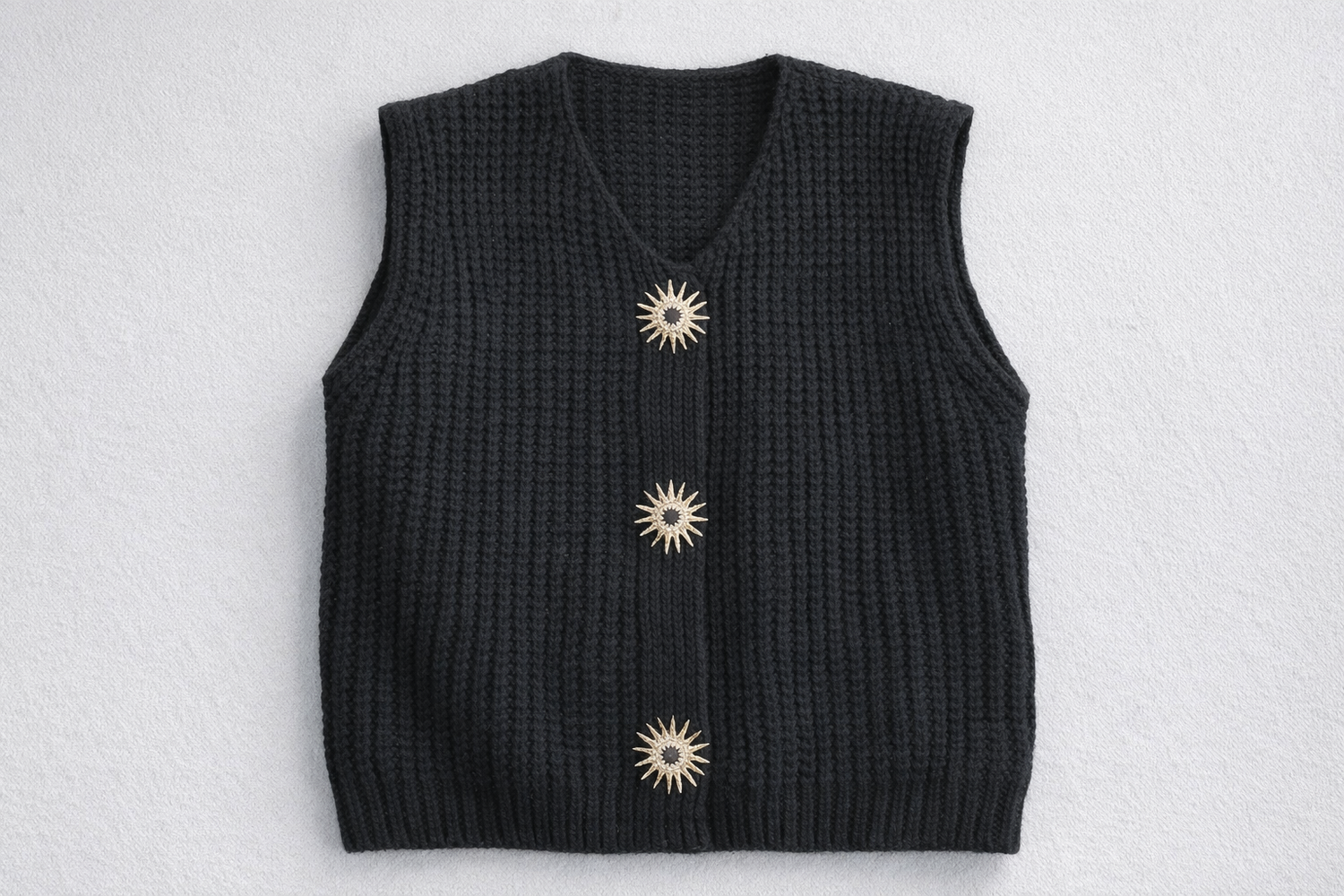 Parisian chic buttonned knit vest